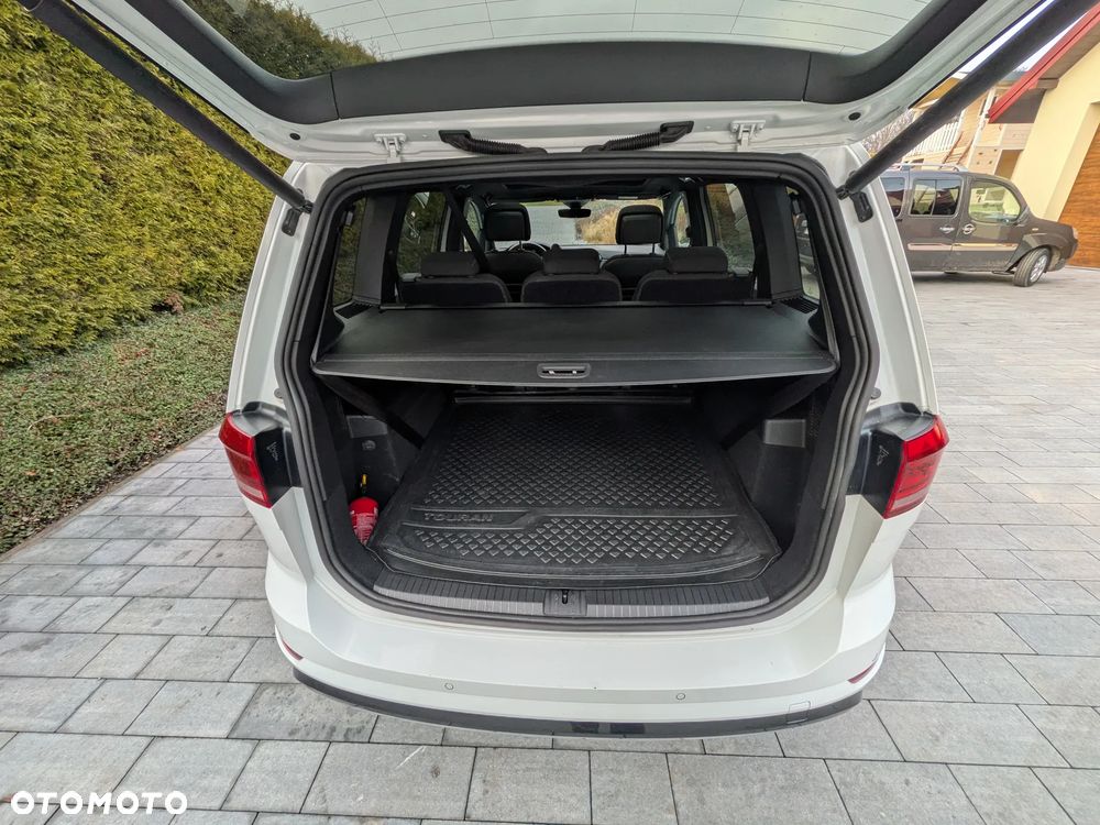 Volkswagen Touran - 22