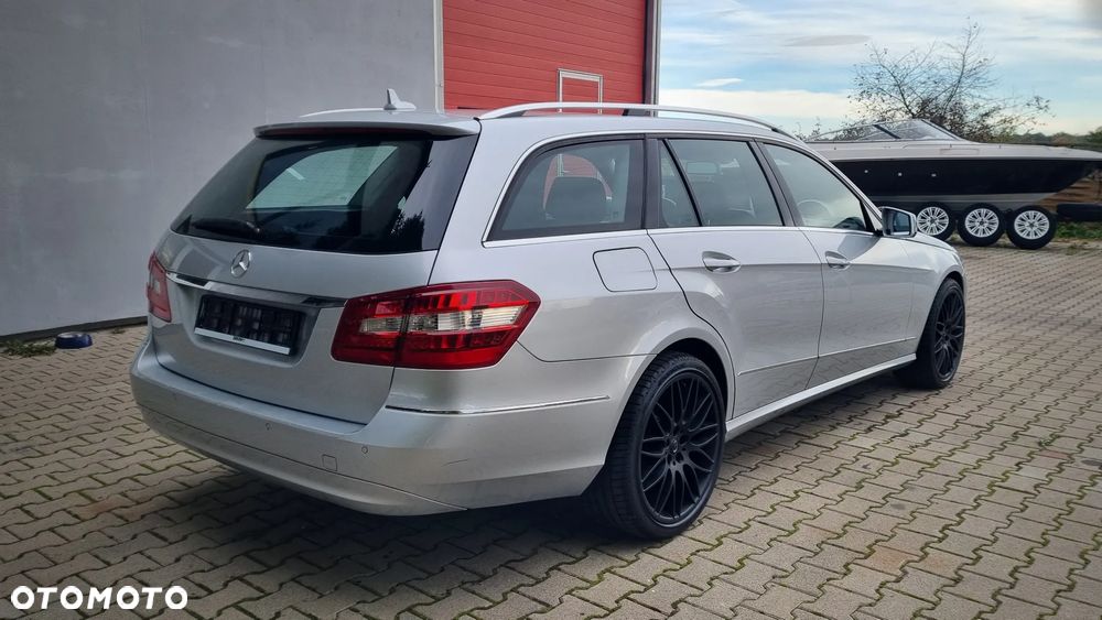 Mercedes-Benz Klasa E 220 T CDI DPF BlueEFFICIENCY Automatik Elegance - 4