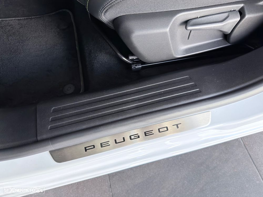Peugeot e-2008 156 GT Exclusive - 25