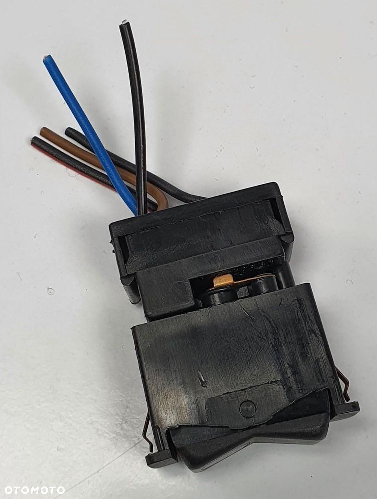 PRZYCISK PODGRZEWANIA SZYBY MERCEDES W126 - 2