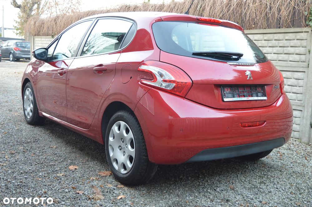 Peugeot 208 - 5