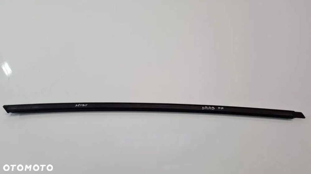 LISTWA ZGARNIAJĄCA SZYBY CZOŁOWEJ PRAWA SAAB 93 - 8