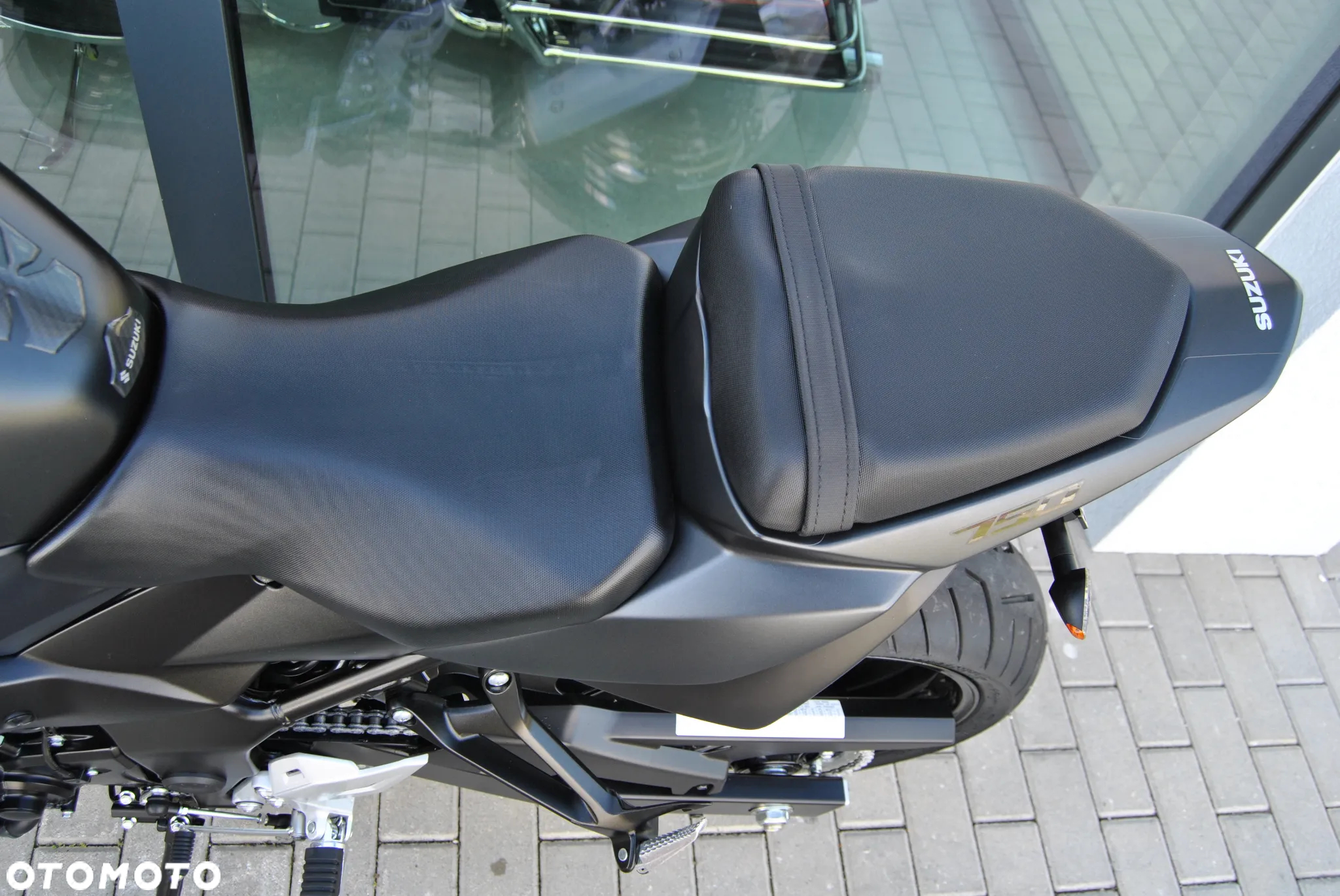 Suzuki GSR - 13