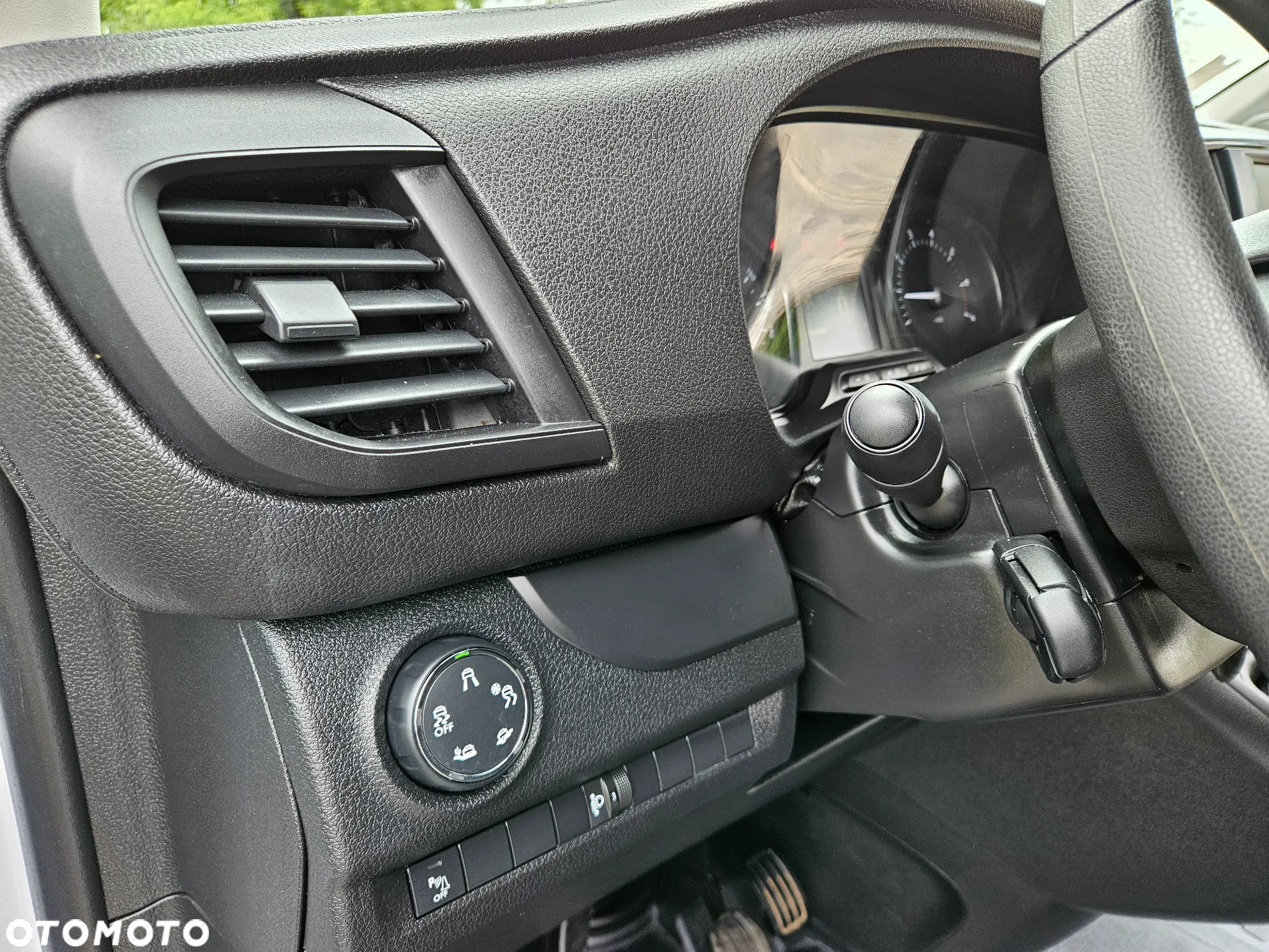 Citroën Jumpy rej 02.2024 przebieg 10500 klima tempomat grip control hak 3osobowy - 2
