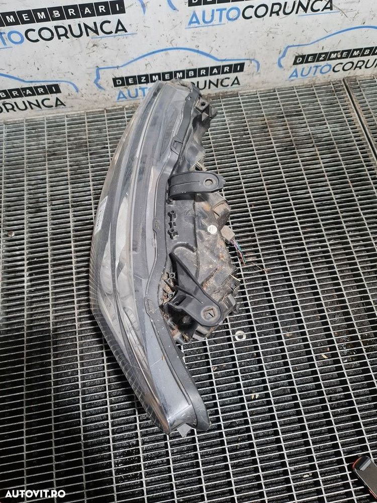 Far Stanga Mitsubishi Outlander III 2012 - 2015 SUV 4 Usi (1339) Fara xenon - 3