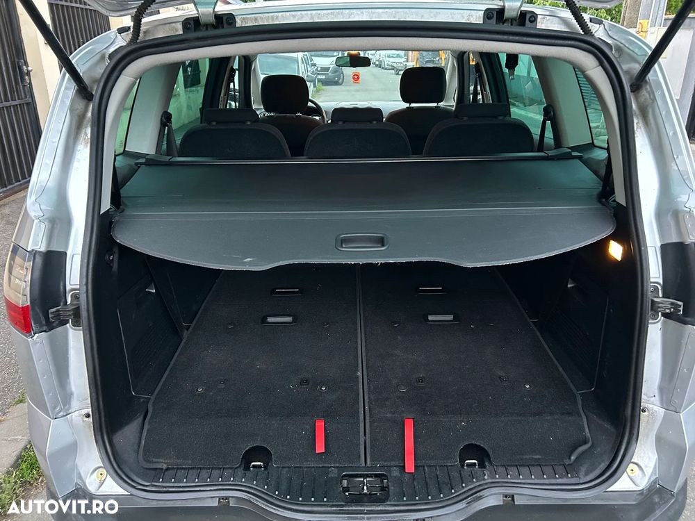 Ford S-Max - 14