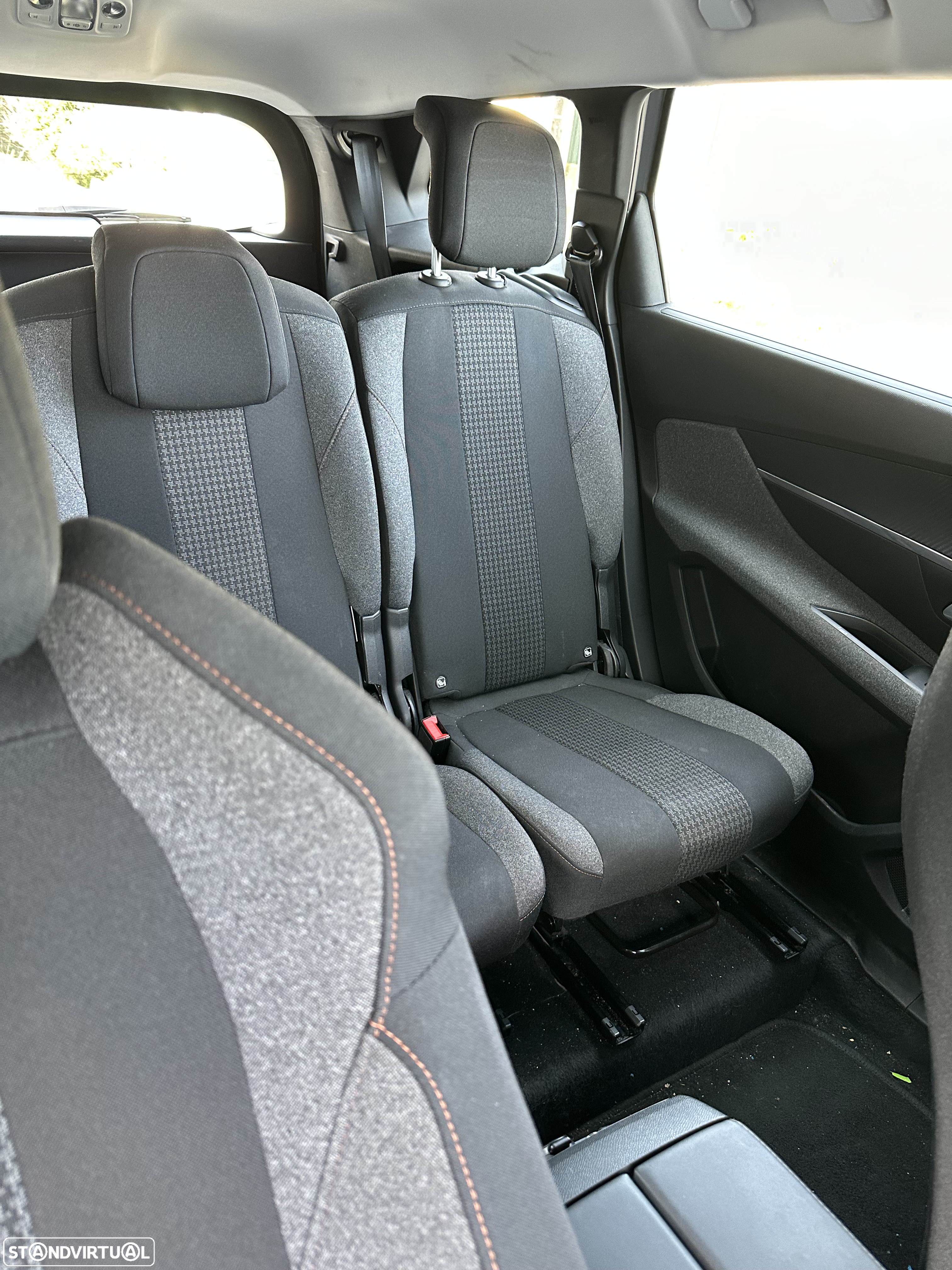 Peugeot 5008 1.5 BlueHDi Allure Pack EAT8 - 3