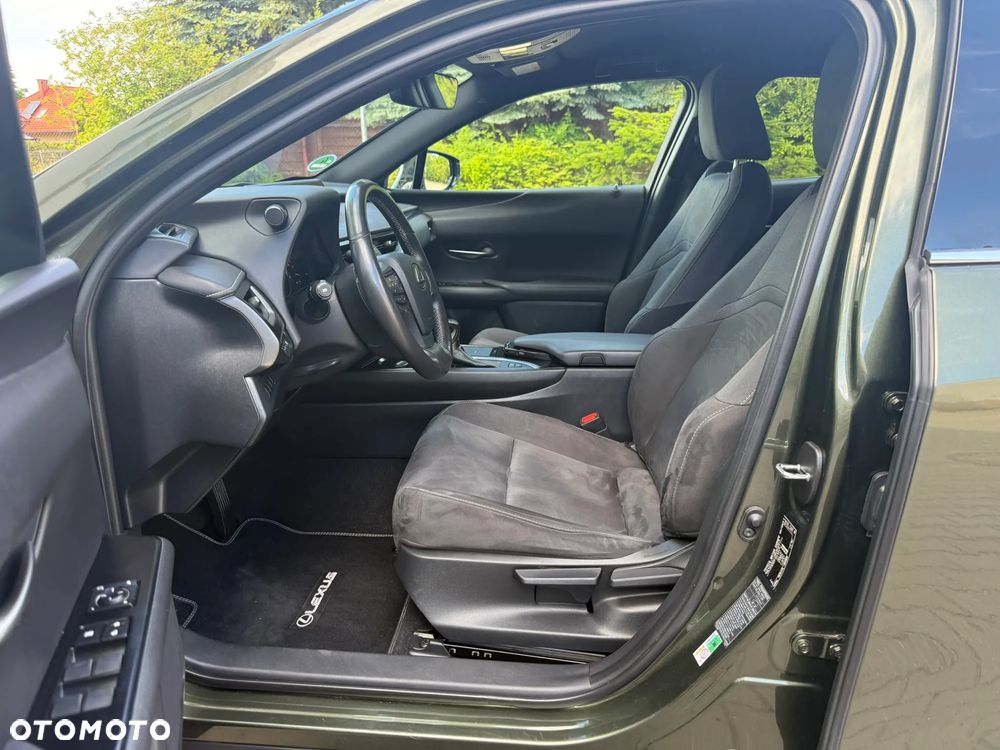Lexus UX 250h F Sport 2WD - 28