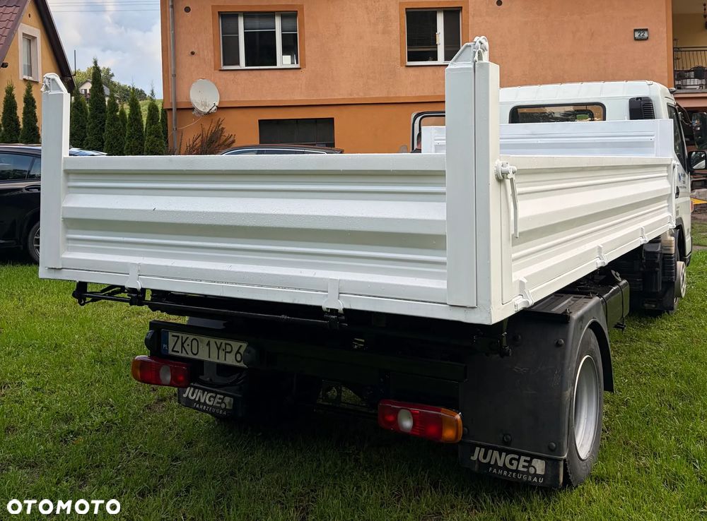 Mitsubishi FUSO - 7