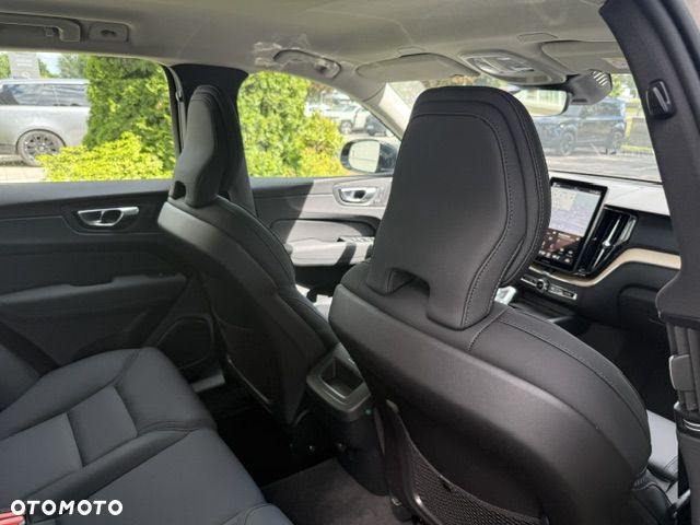 Volvo XC 60 B5 B AWD Plus Dark - 31