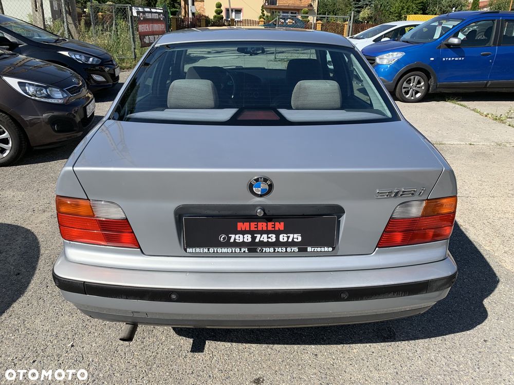 BMW Seria 3 318i - 4