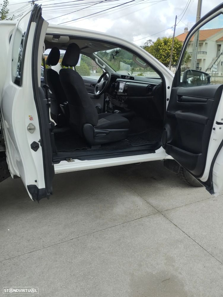 Toyota Hilux 2.4 D-4D 4WD CD CM - 14