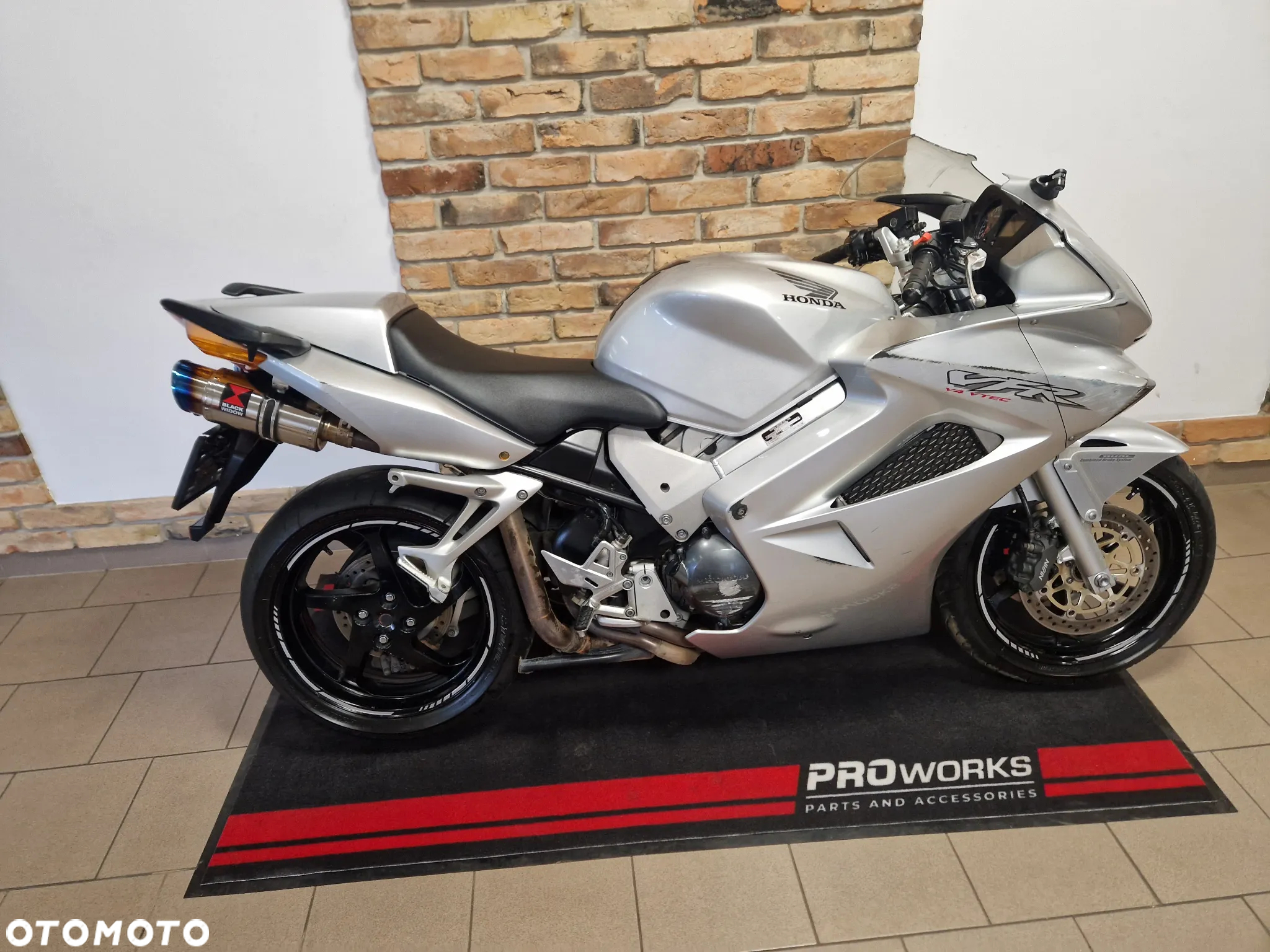 Honda VFR - 9