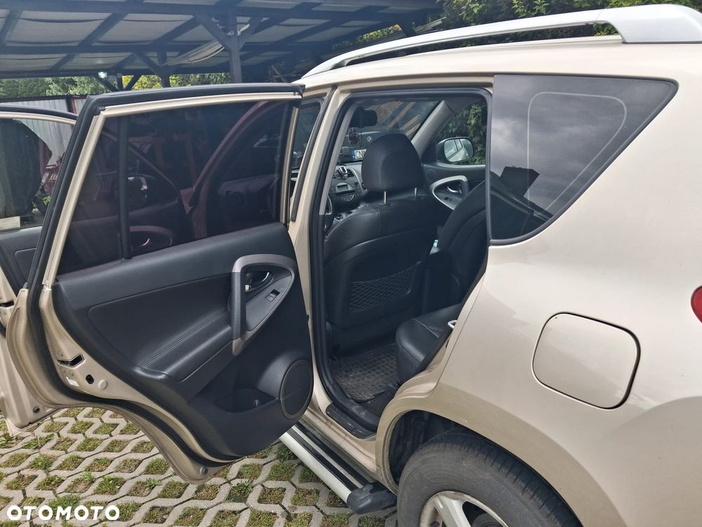 Toyota RAV4 2.2 D-4D Sol - 14