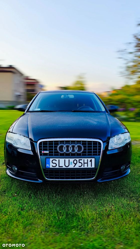 Audi A4 Limousine - 1