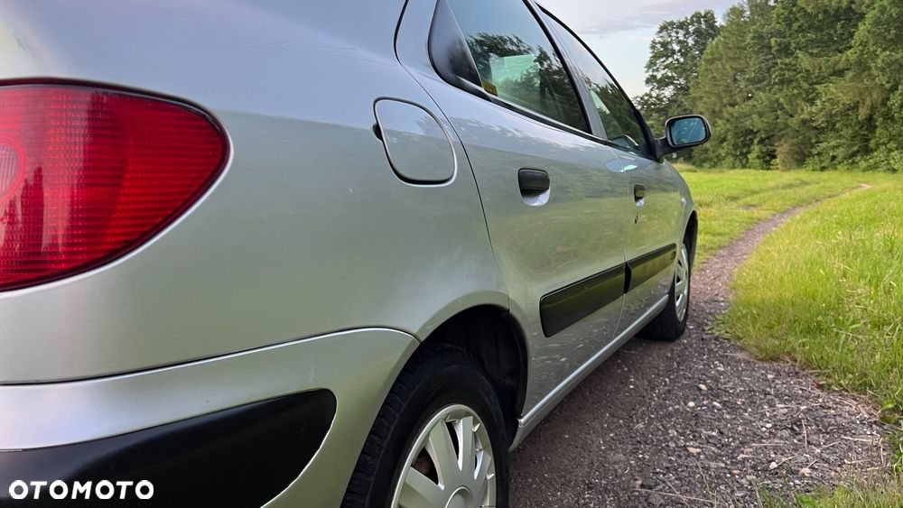 Citroën Xsara 1.6i Exclusive - 19
