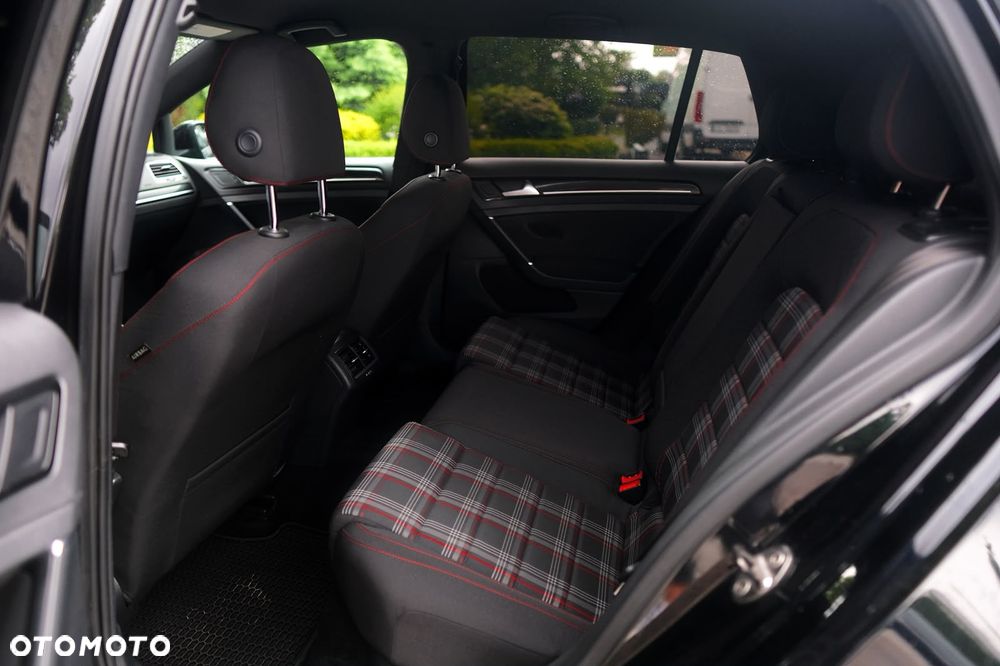 Volkswagen Golf - 15