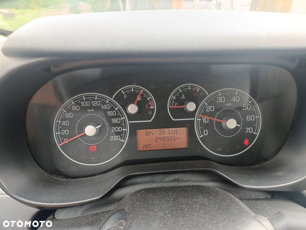 Fiat Grande Punto - 8