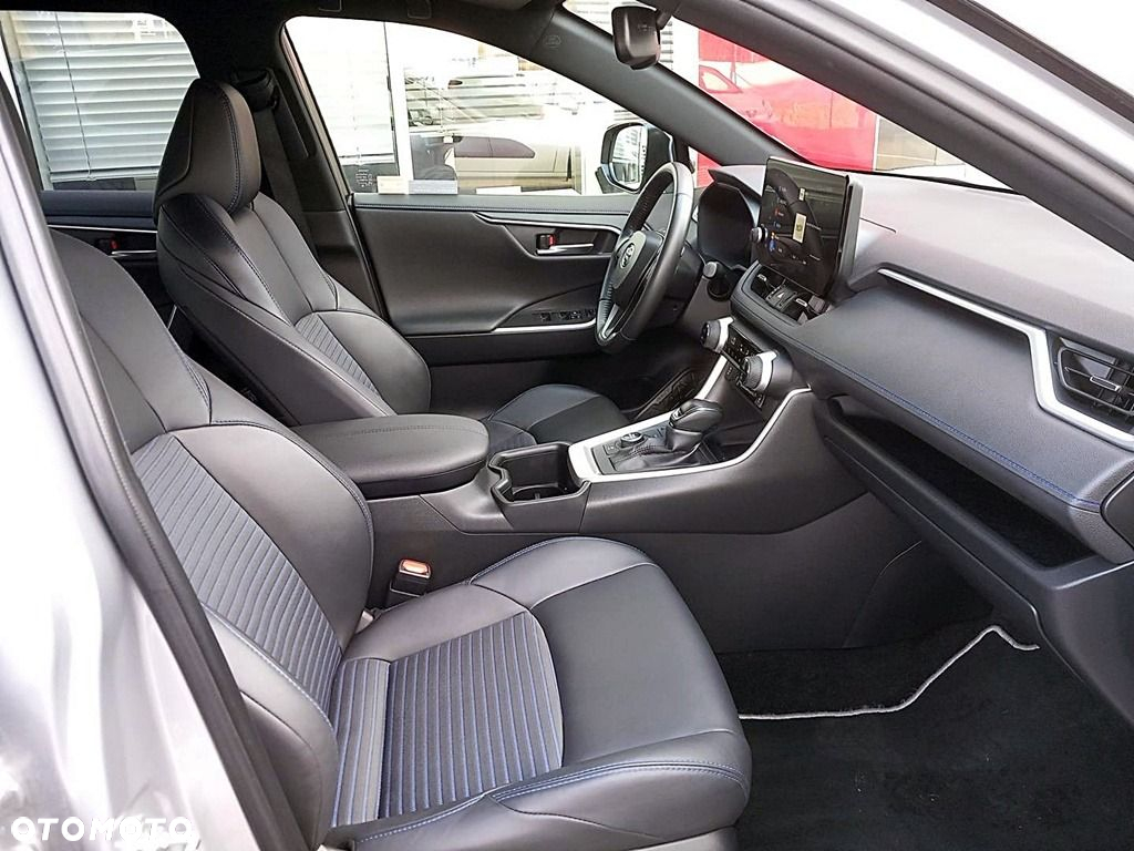 Toyota RAV4 - 6