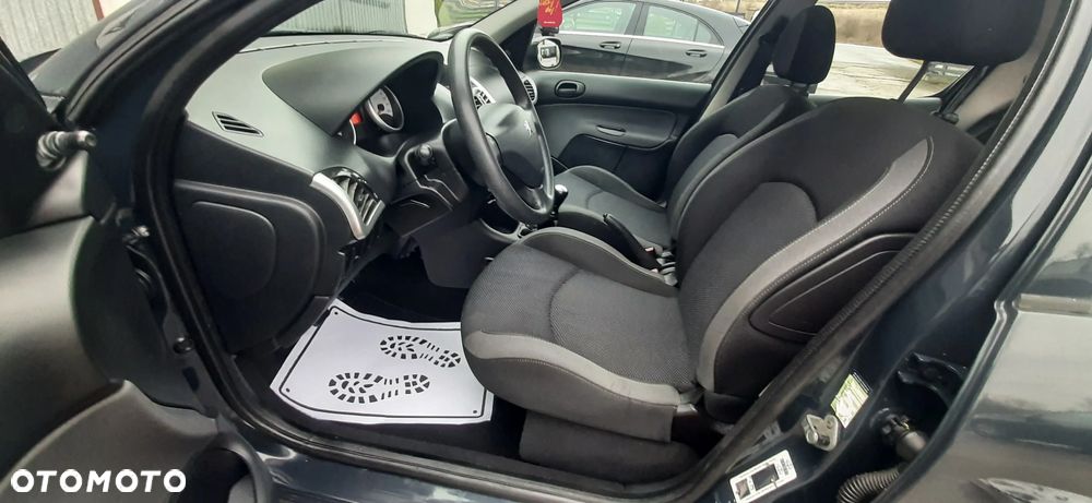 Peugeot 206 plus - 29