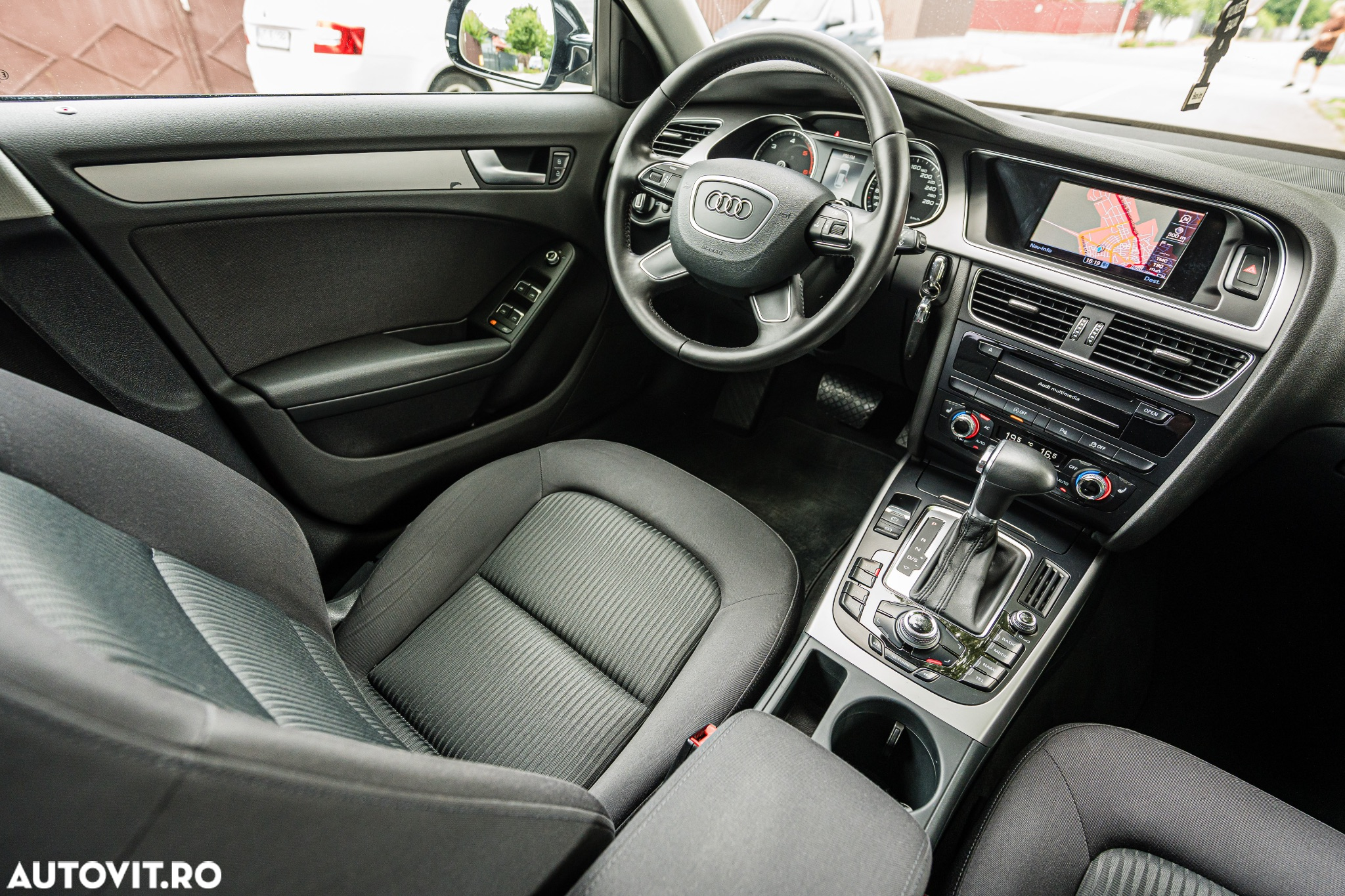 Audi A4 2.0 TDI Multitronic Avant - 32
