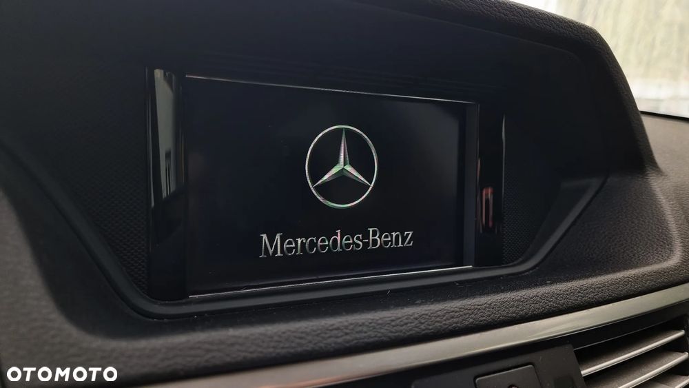 Mercedes-Benz Klasa E 220 T CDI DPF BlueEFFICIENCY Automatik Elegance - 3
