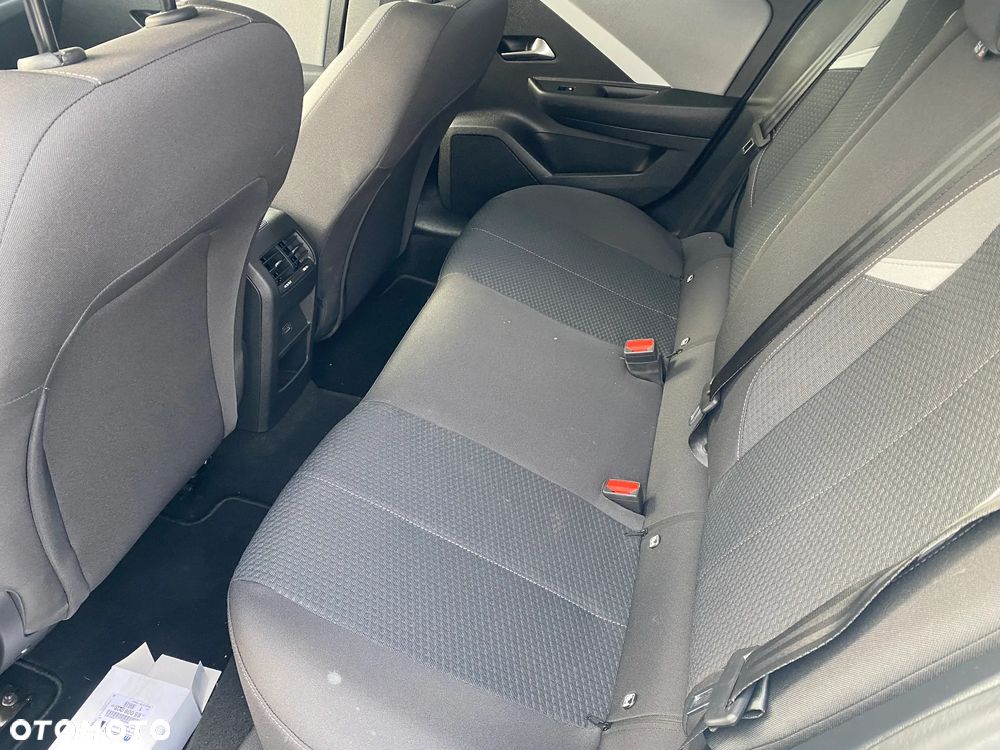 Opel Astra 1.2 Turbo Business Edition - 6