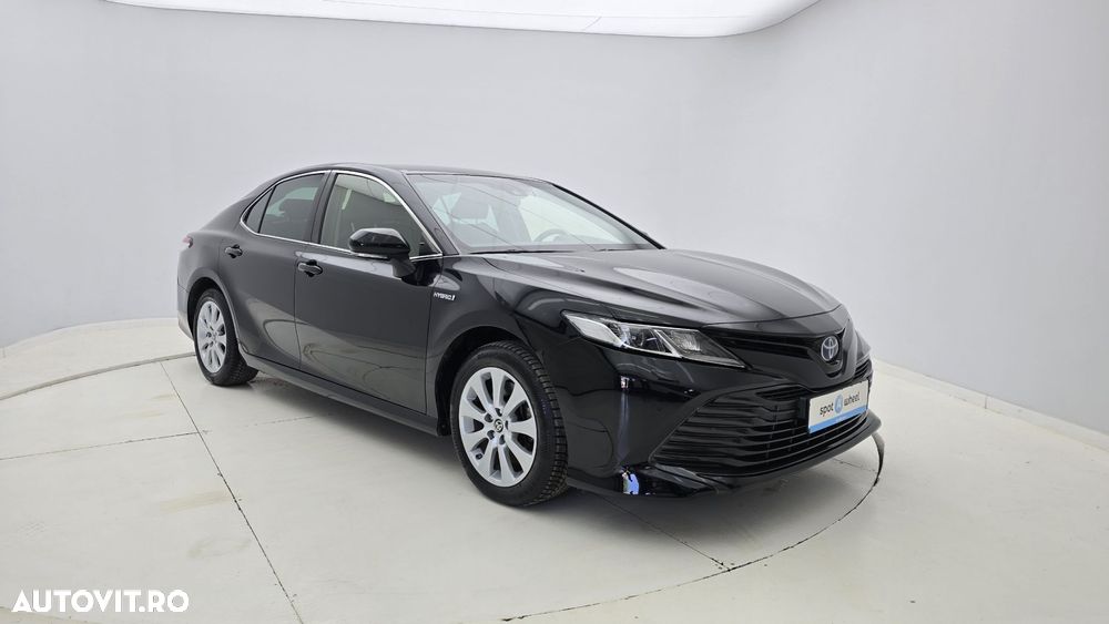 Toyota Camry - 4