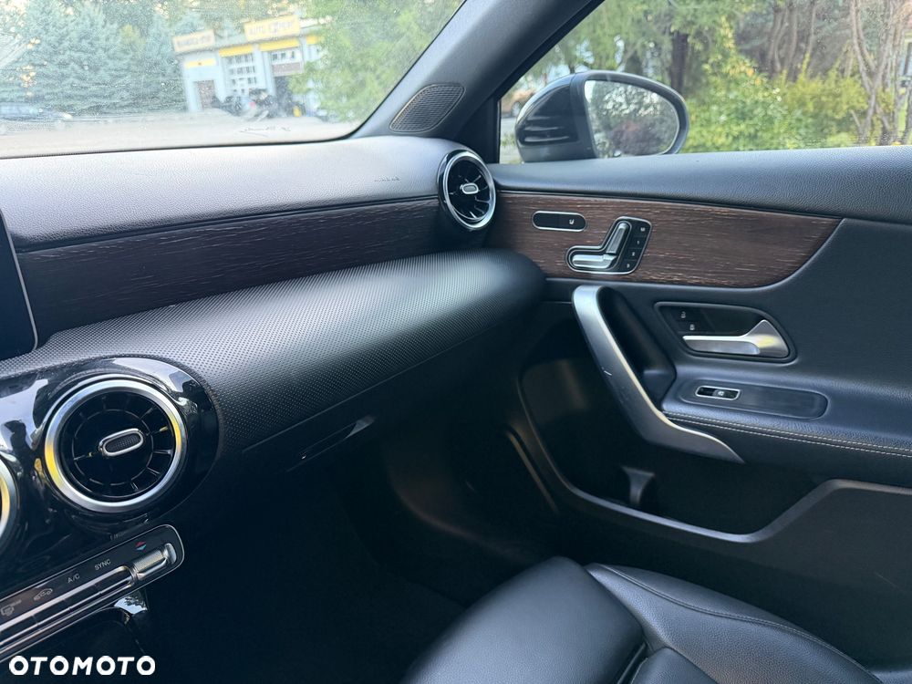 Mercedes-Benz Klasa A 220 4Matic 7G-DCT - 32
