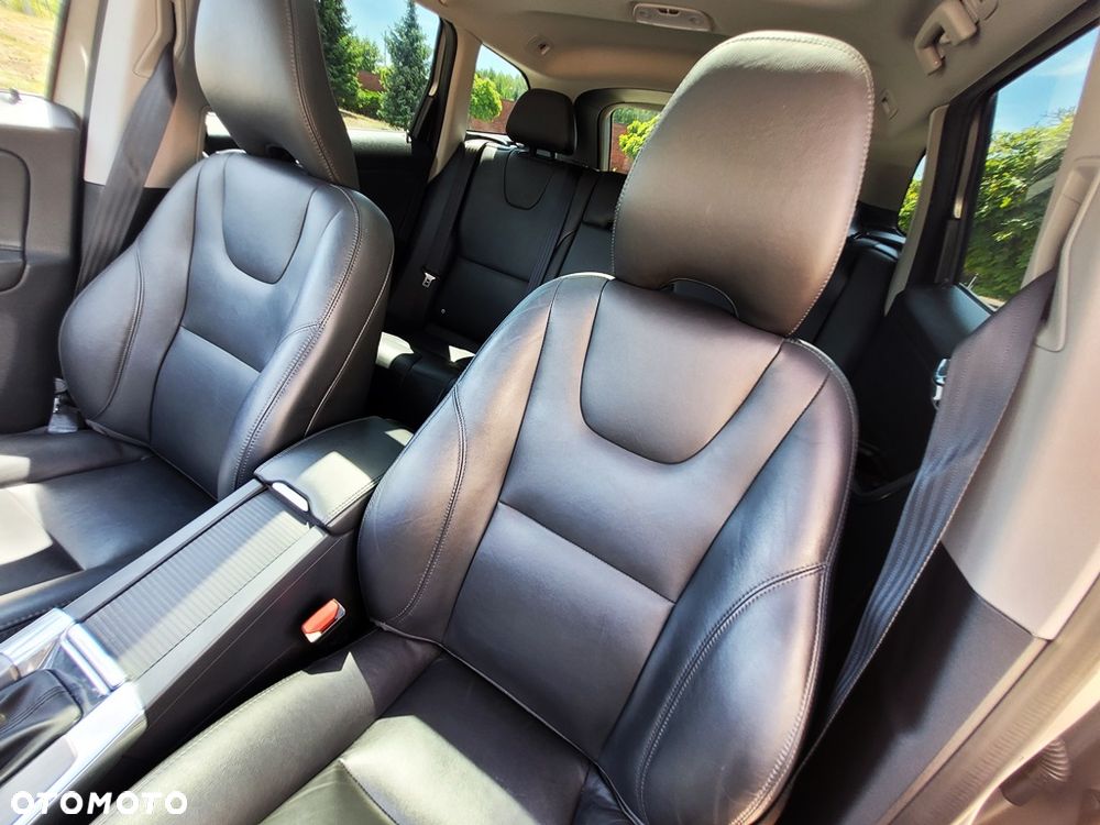 Volvo XC 60 T5 R-Design Momentum - 32