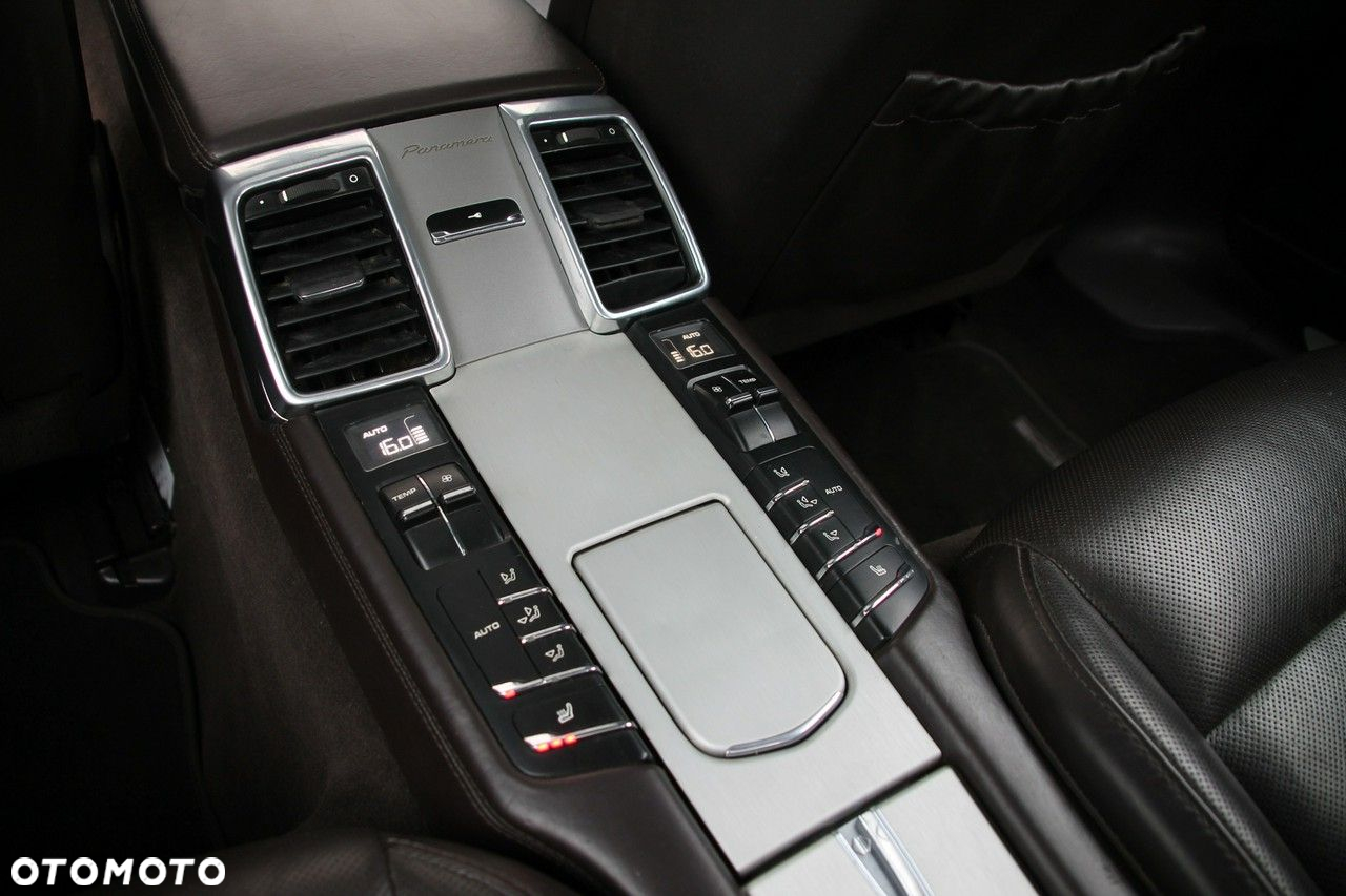 Porsche Panamera Turbo PDK - 18