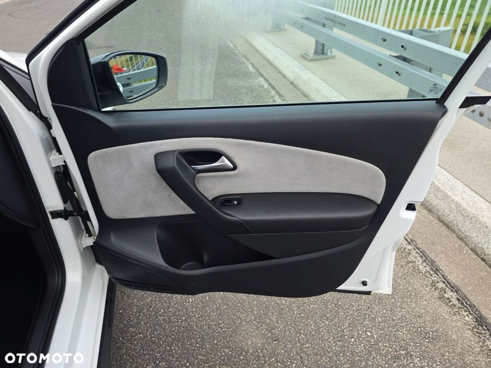 Volkswagen Polo 1.2 TSI Cross Urban White - 29