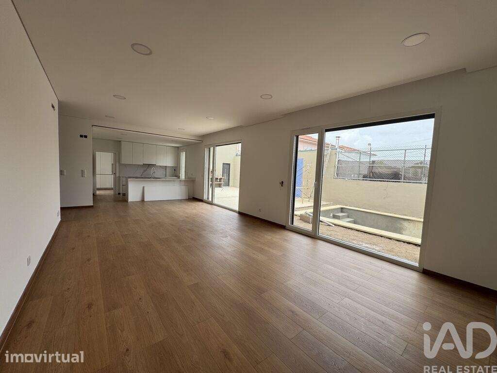 Casa / Villa T4 em Azeitão (São Lourenço e São Simão) de 190,00 m2 - Grande imagem: 2/28