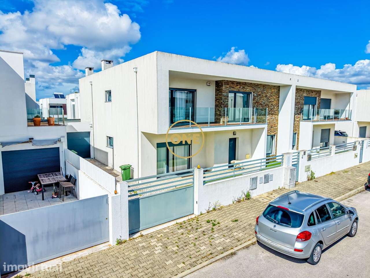 Moradia T4 Moderna com 262m2, Suite com Closet, Garagem e Varandas – R - Grande imagem: 3/54