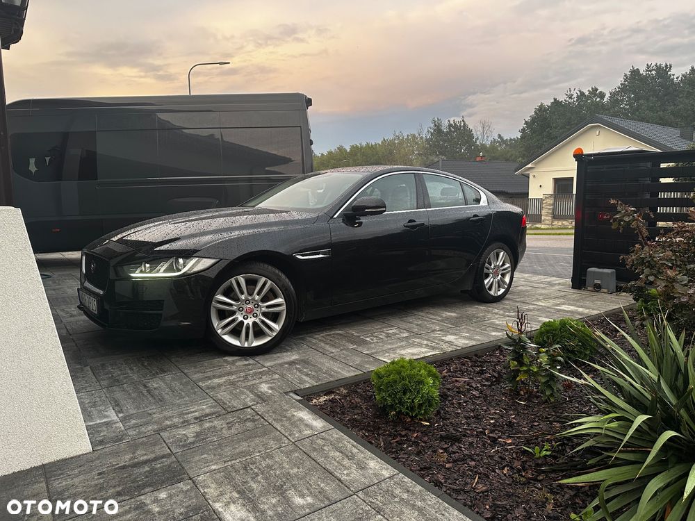 Jaguar XE 2.0 T Prestige - 1