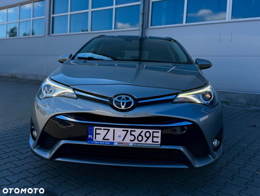 Toyota Avensis 1.8 Premium - 17
