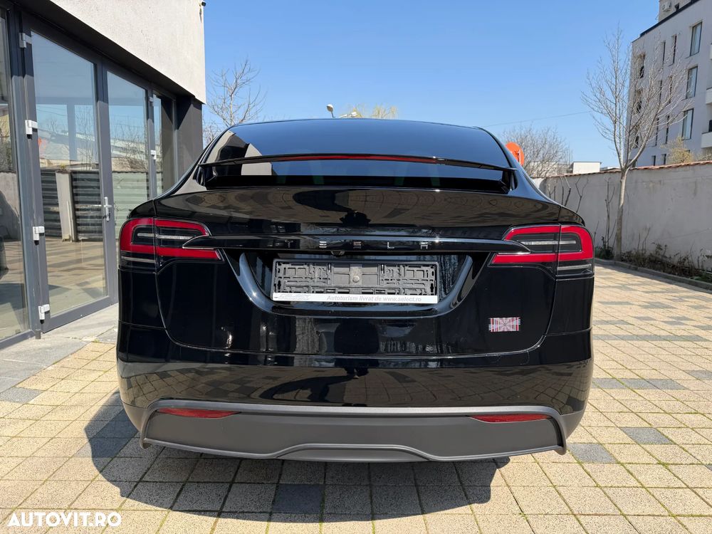 Tesla Model X - 6