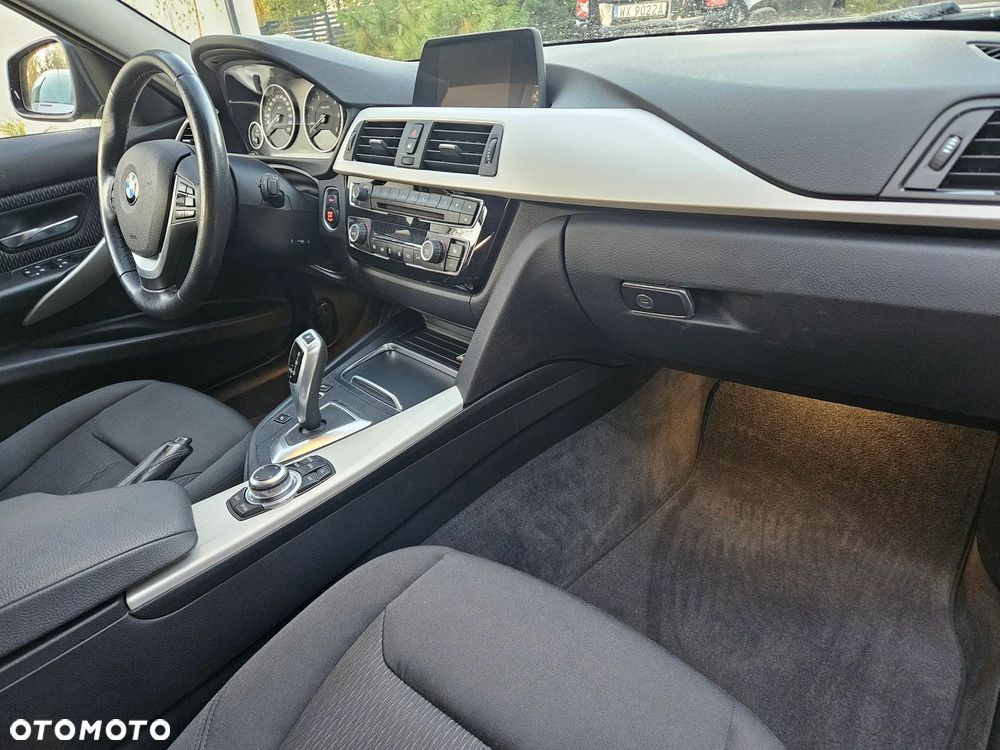 BMW Seria 3 330d xDrive Sport-Aut Luxury Line - 3