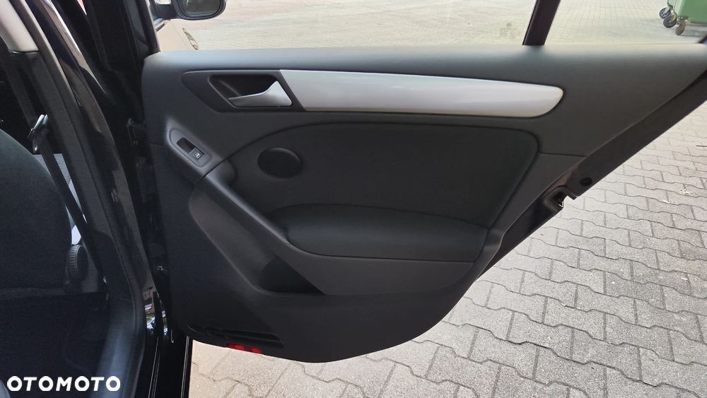 Volkswagen Golf 1.6 Comfortline - 24