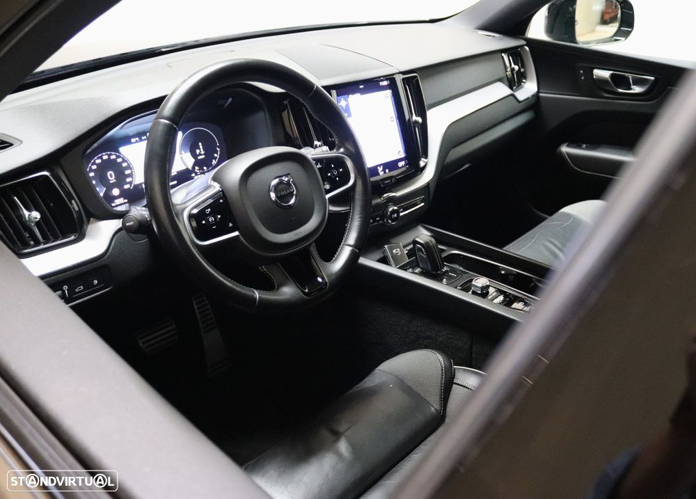 Volvo XC 60 2.0 T6 PHEV R-Design AWD - 12