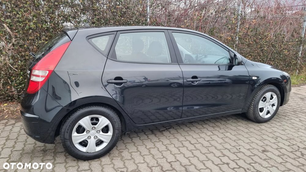 Hyundai i30 1.4 Base + - 25