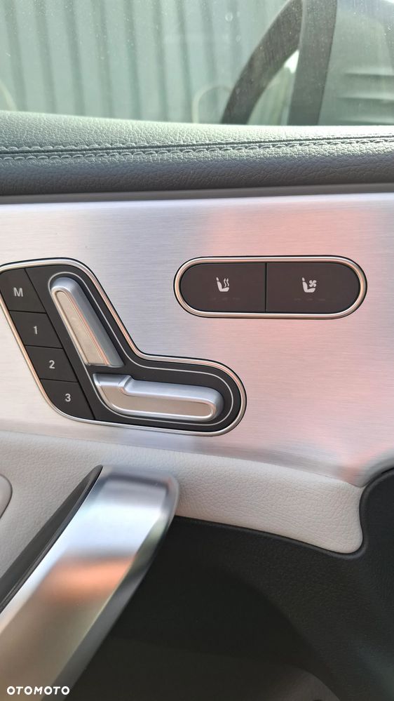 Mercedes-Benz CLA 220 d AMG Line 8G-DCT - 32