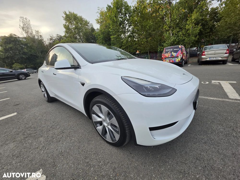 Tesla Model Y - 22