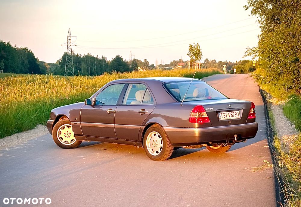 Mercedes-Benz Klasa C 180 T Elegance - 14