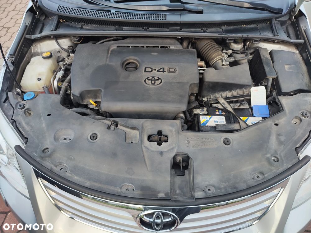 Toyota Avensis 2.0 D-4D 2010 - 13