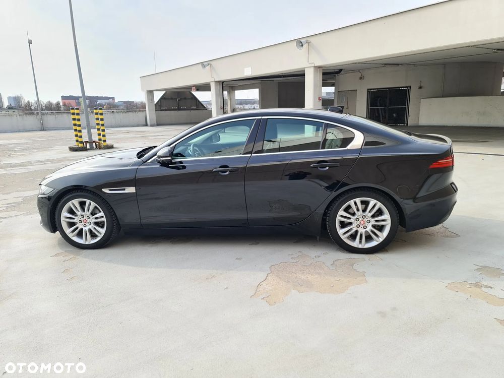 Jaguar XE D200 SE - 4