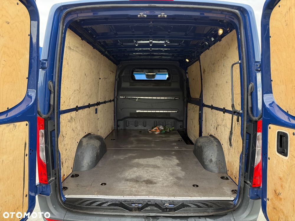 Mercedes-Benz Sprinter - 12