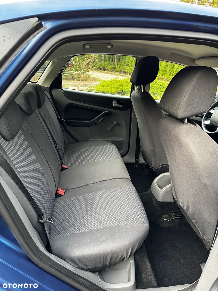 Ford Focus 1.6 16V Ambiente - 11