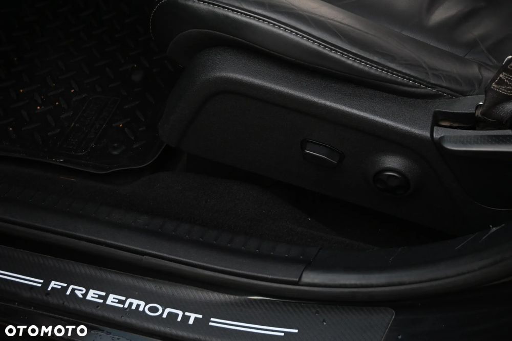 Fiat Freemont 2.0 Multijet 16V DPF Automatik Allrad Black Code - 32