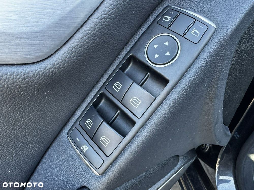 Mercedes-Benz Klasa C 180 CGI BlueEff Avantgarde - 14